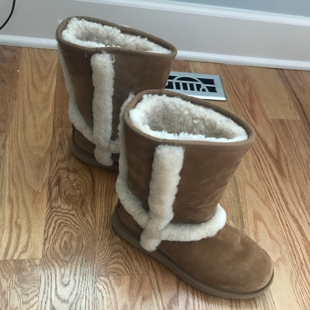 Uggs Carter size 8